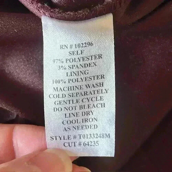 Women's Maroon Faux Velvet V-neck Sleeveless Holiday Dress, size 10 - Picture 6 of 6